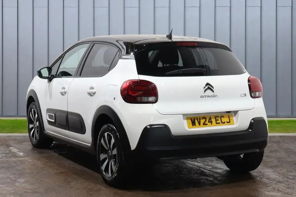 Used Citroën C3 PureTech 82 HP (60 kW) 2024 White Hatchback