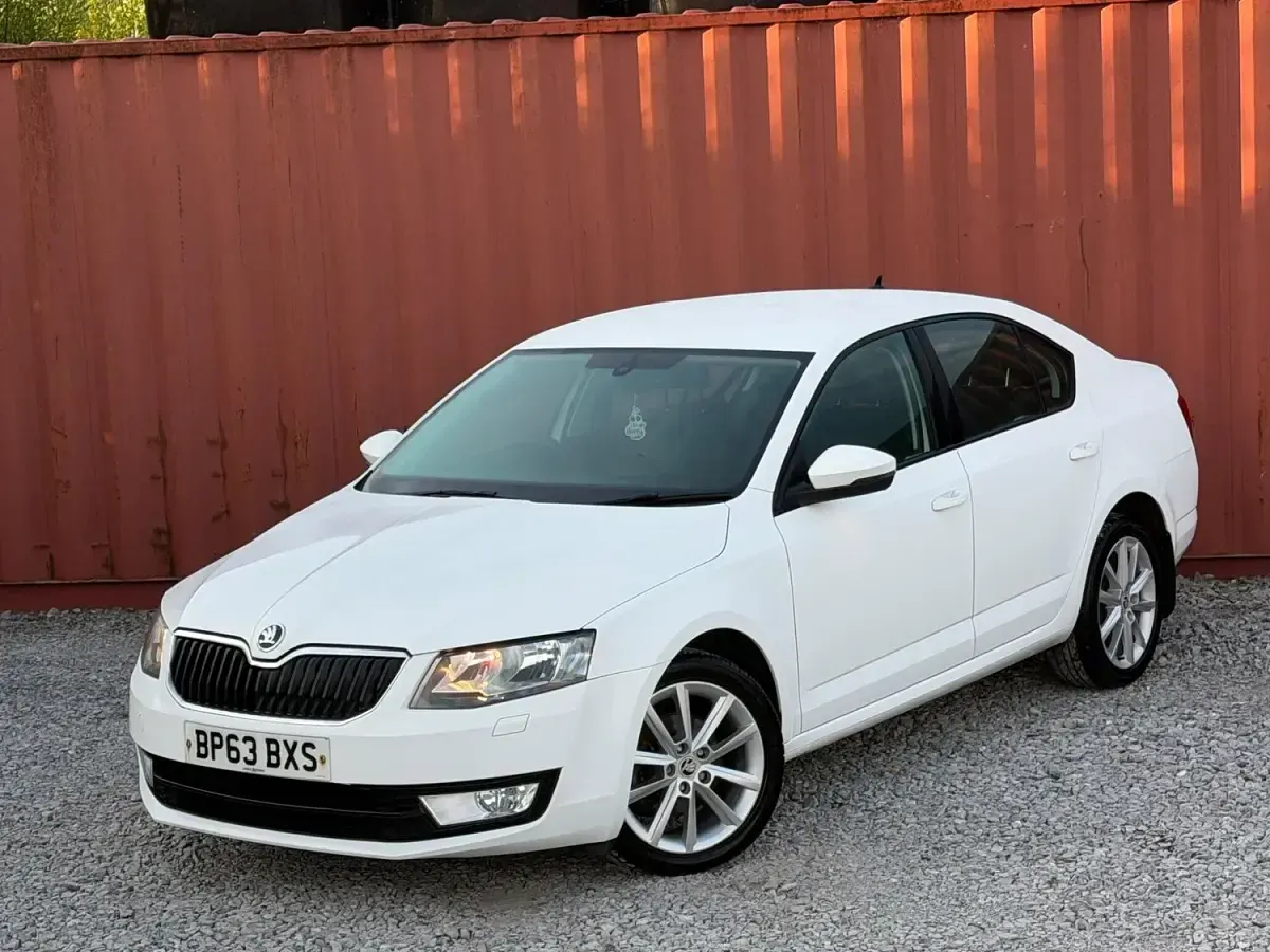 Used Skoda Octavia Elegance 140 HP (102 kW) 2014 White Estate