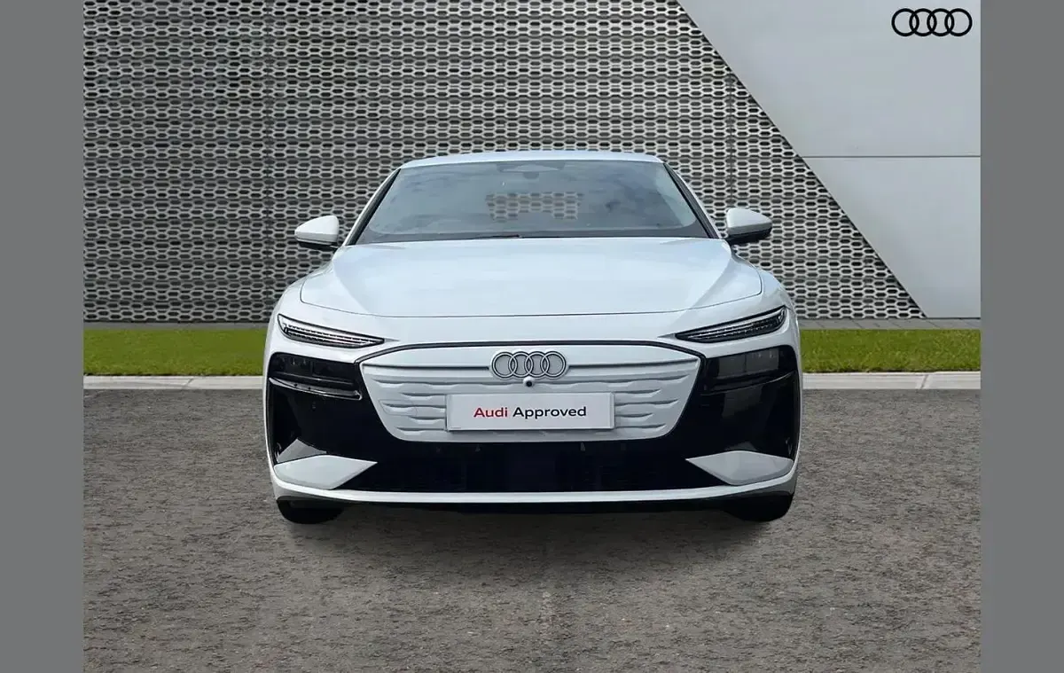 Nouă Audi e-tron Sport 269 kW (367 CP) 2025 Alb SUV