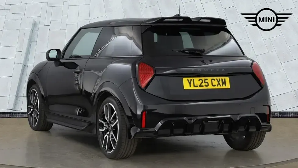Used Mini Cooper Hatch 113 kW (154 HP) 2025 Black Hatchback