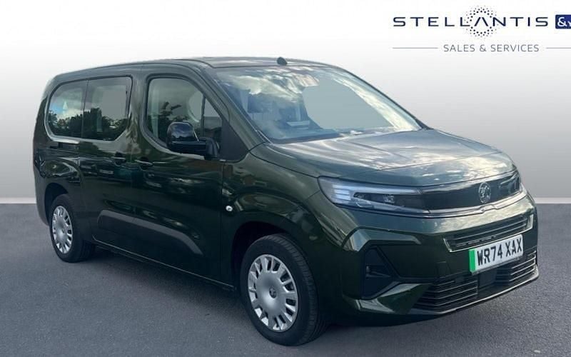 Used 2026 Vauxhall Combo Design Edition MPV | £18,257 (Expensive) - Image 1/4