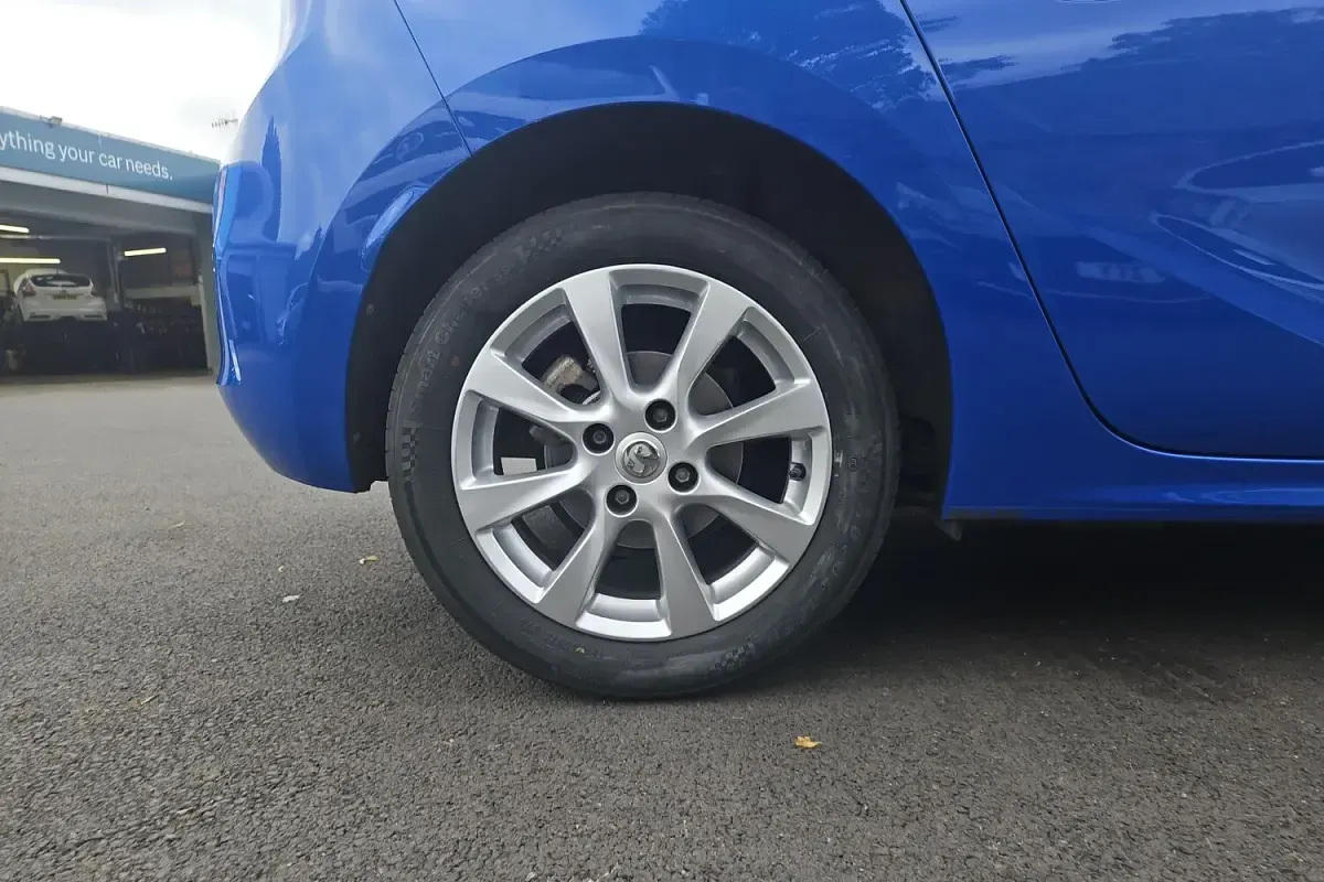Used Vauxhall Corsa Edition 100 HP (73 kW) 2022 Blue Hatchback