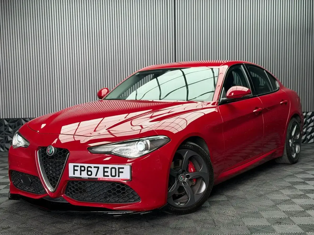 Used Alfa Romeo Giulia Edizione Speciale 180 HP (132 kW) 2017 Red Sedan