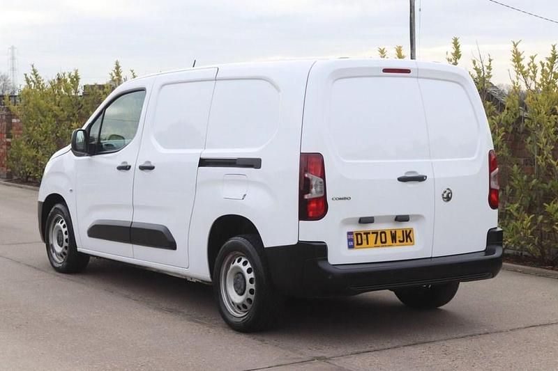 Used Vauxhall Combo 100 HP (73 kW) 2021 White Van