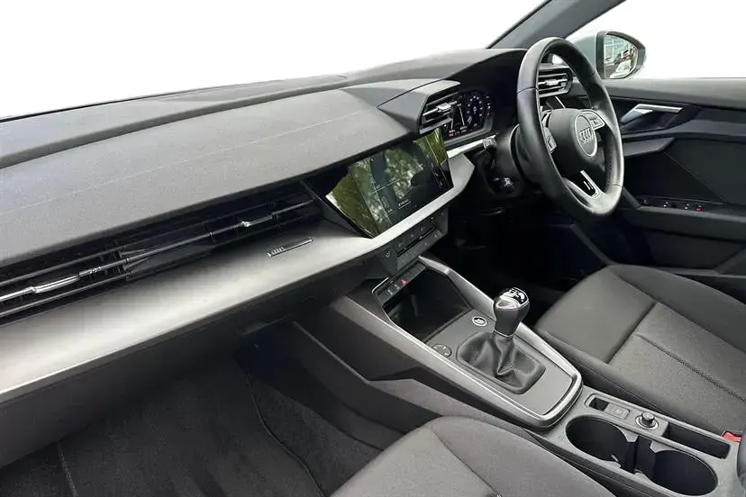 Usado Audi A3 Comfort 110 HP (80 kW) 2022 Prateado Sedan