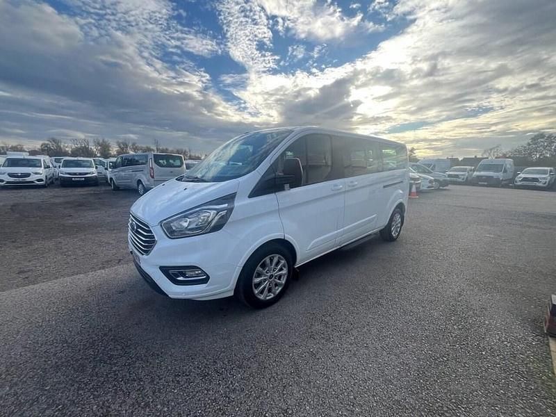 Used Ford Tourneo Custom Titanium 130 HP (95 kW) 2022 White Van