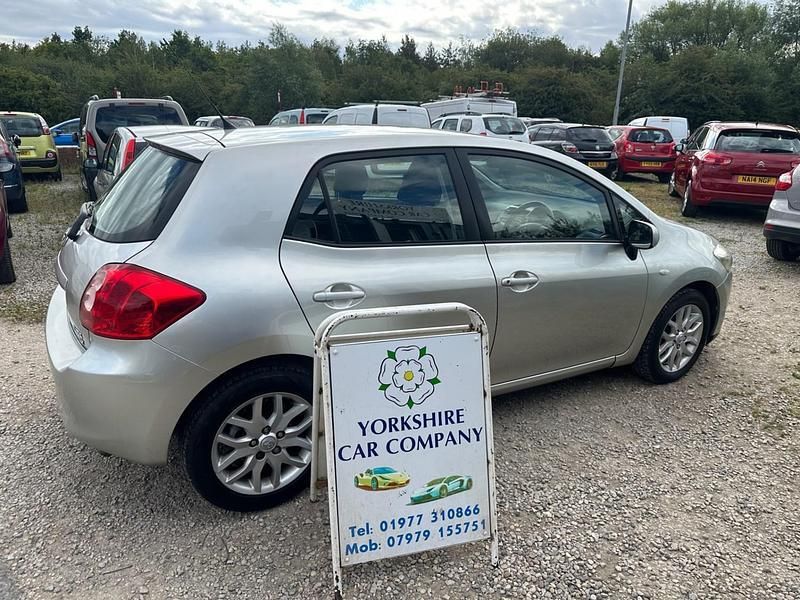 Silver Used 2007 Toyota Auris Hatchback | £3,695 (Fair price) - Image 1/4