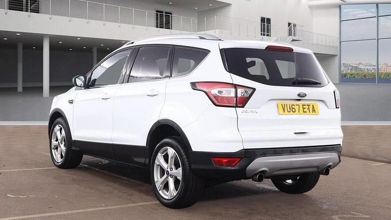 Used Ford Kuga Titanium 120 HP (88 kW) 2017 Frozen white SUV