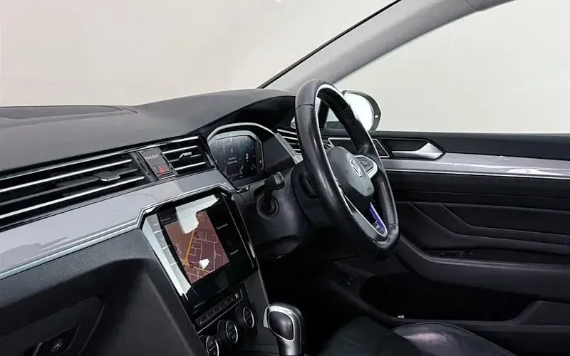 Usado VW Passat Advance 218 HP (160 kW) 2023 Carrinha