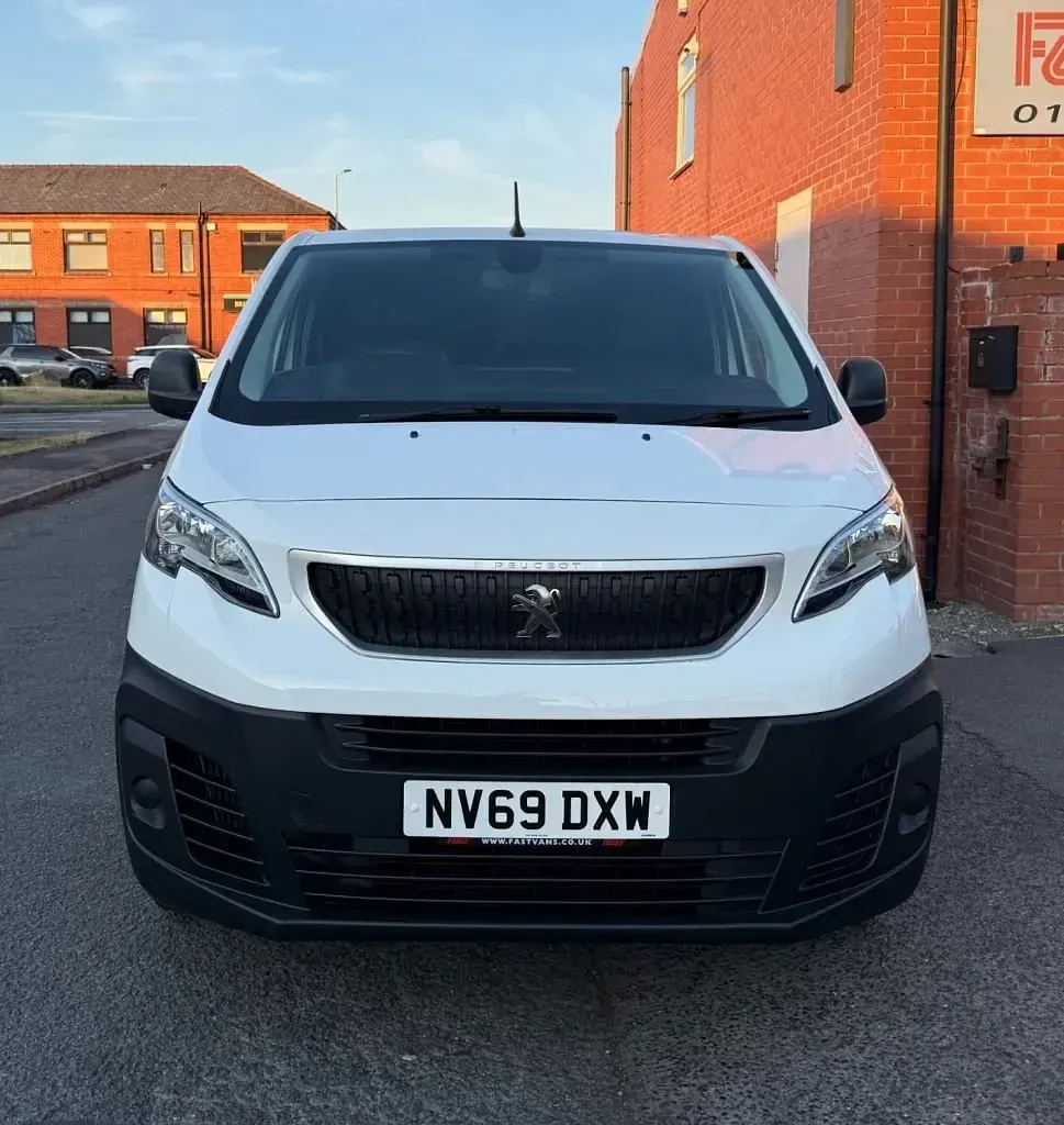 Used Peugeot Expert 100 HP (73 kW) 2020 White Van