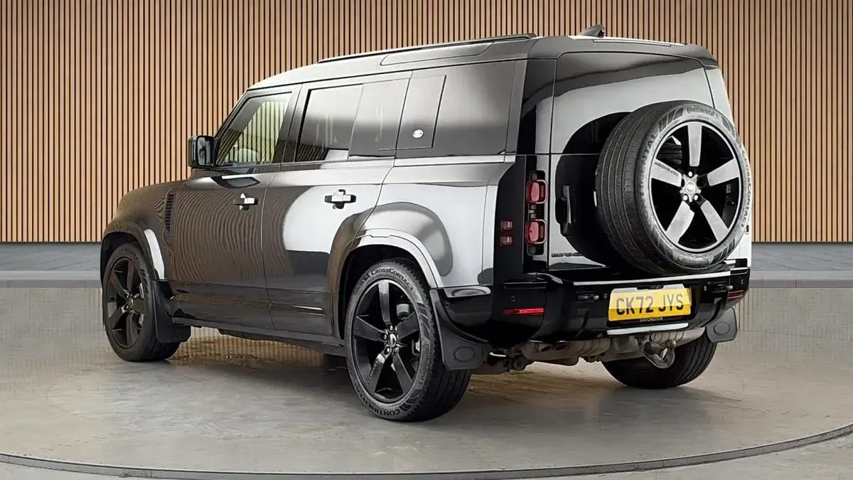 Used Land Rover Defender HSE Dynamic 300 HP (220 kW) 2022 Storm grey SUV