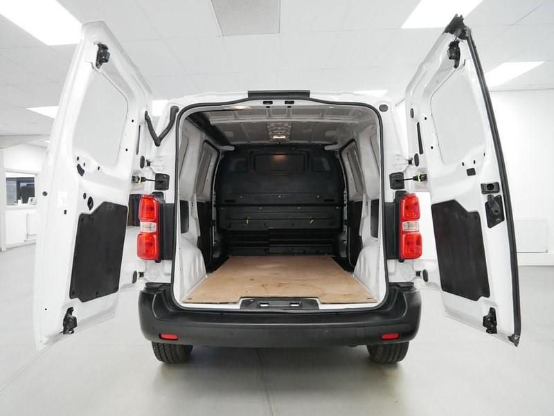 Used Peugeot Expert Premium 145 HP (106 kW) 2022 White Van