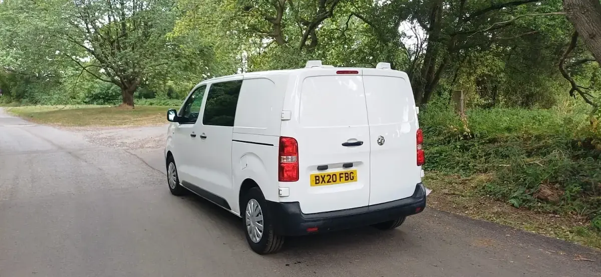Used Vauxhall Vivaro 120 HP (88 kW) 2020 White MPV