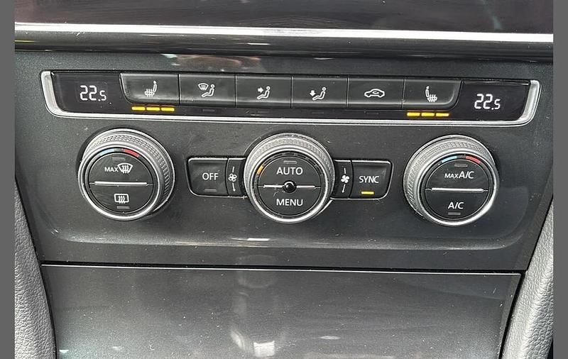 Used VW Golf VIII Edition 147 HP (108 kW) 2020 Blue Hatchback