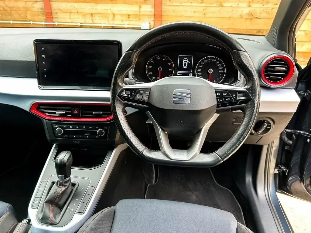 Używany Seat Arona FR 110 KM (80 kW) 2022 Szary SUV