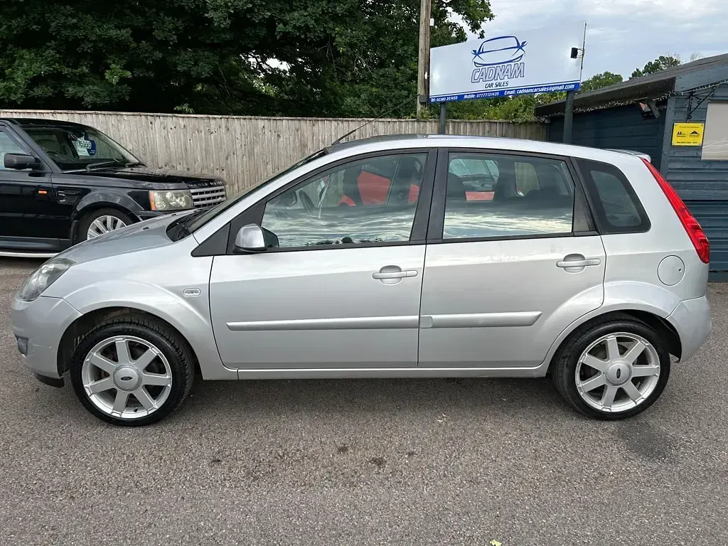 Used Ford Fiesta Zetec 74 HP (54 kW) 2008 Silver Hatchback