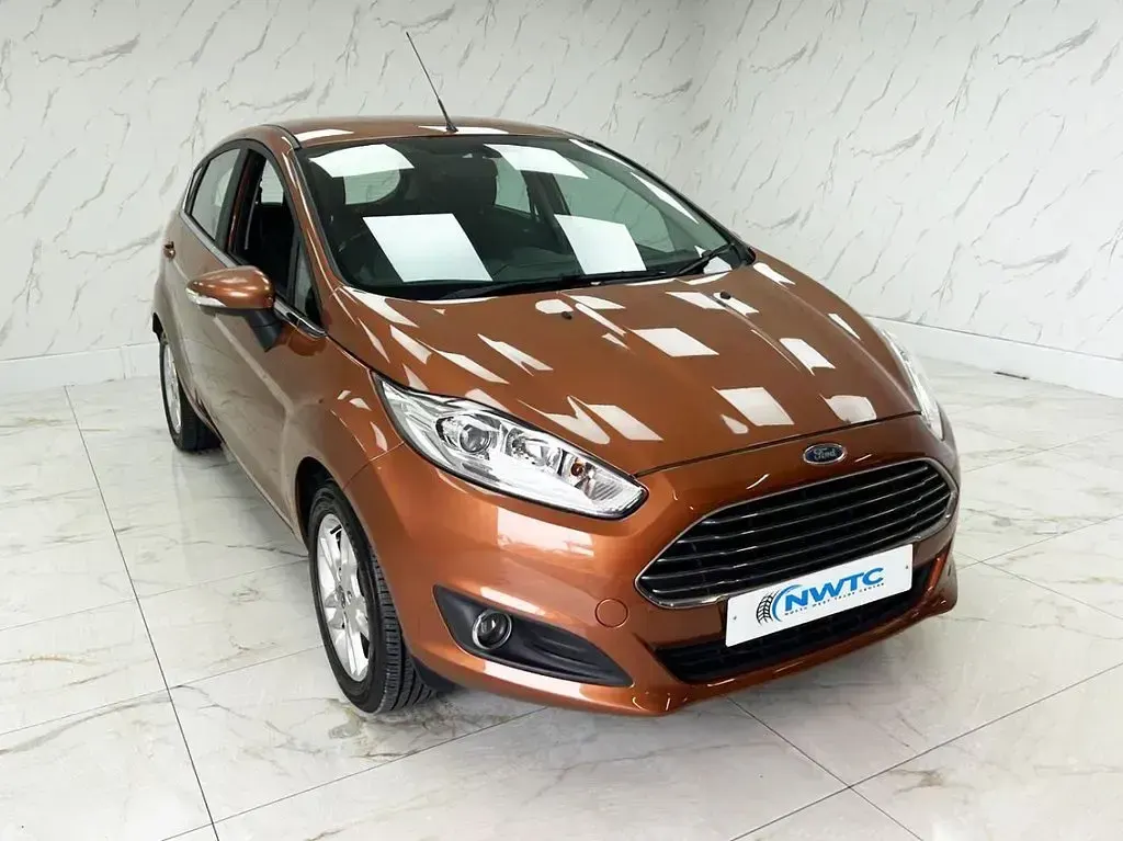 Used Ford Fiesta Zetec 80 HP (58 kW) 2016 Brown Hatchback