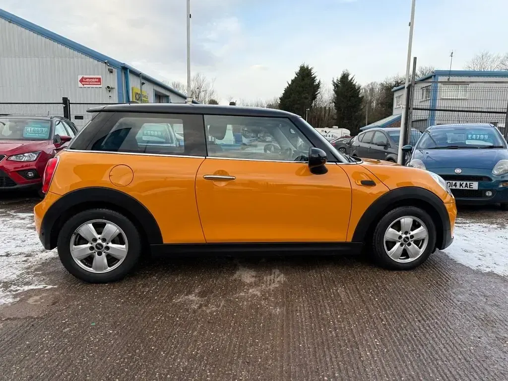 Used Mini Cooper Hatch 136 HP (100 kW) 2015 Orange Hatchback
