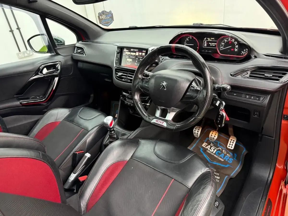 Używany Peugeot 208 Prestige 2016 Pomarańczowy Hatchback