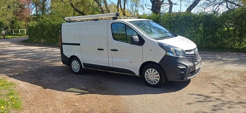 Second-hand Vauxhall Vivaro 2017 Alb