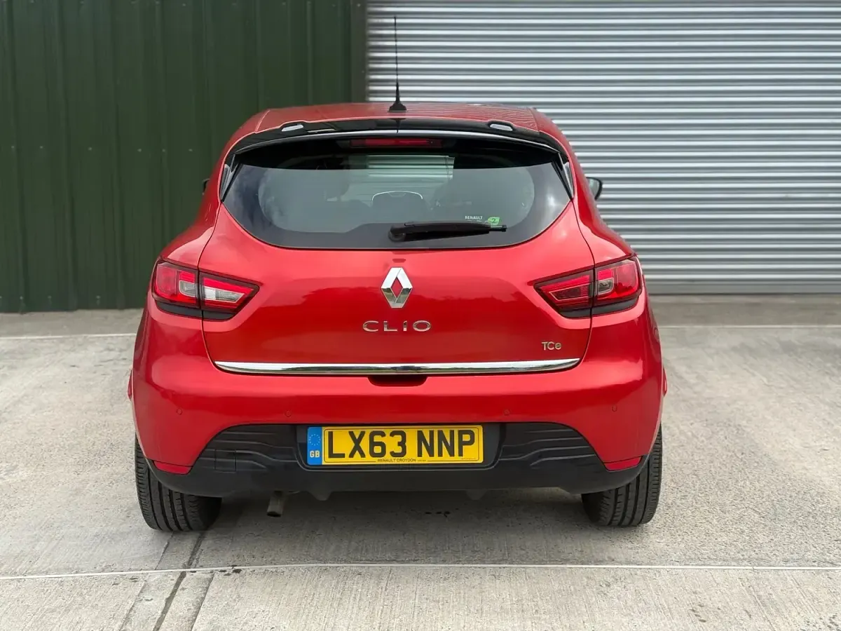 Used Renault Clio Dynamique 90 HP (66 kW) 2013 Red Hatchback