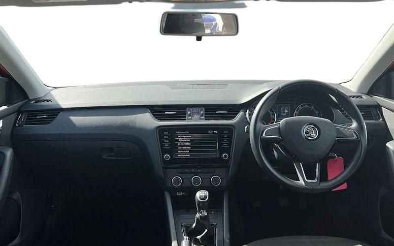 Begagnad Skoda Octavia 116 HK (85 kW) 2019 Röd Halvkombi