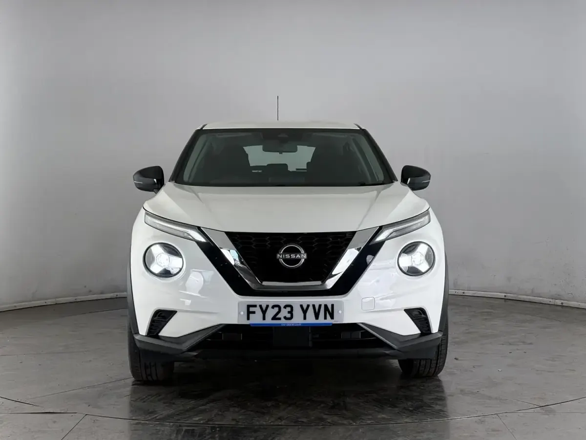 Używany Nissan Juke Acenta 114 KM (83 kW) 2023 Biały SUV