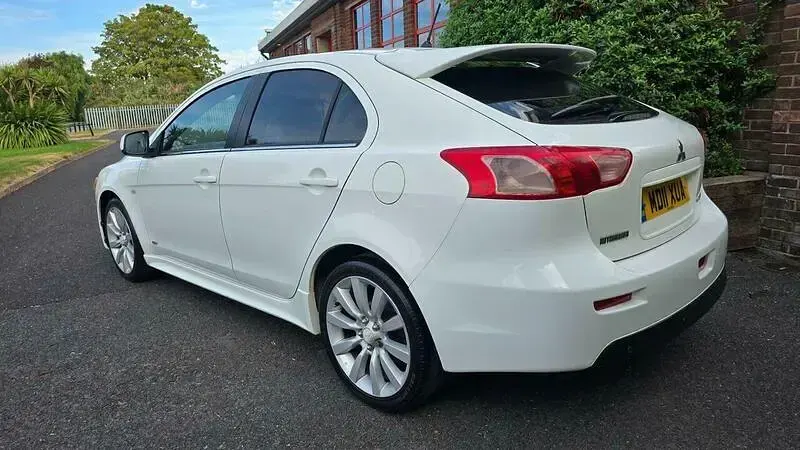 Used Mitsubishi Lancer Sportback 2011 White
