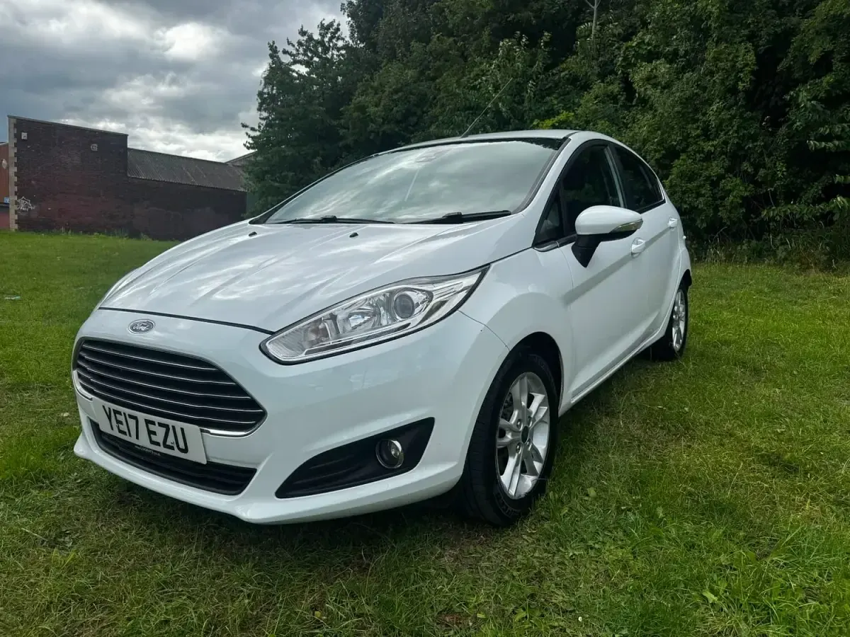 Used Ford Fiesta Zetec 99 HP (72 kW) 2017 White Hatchback