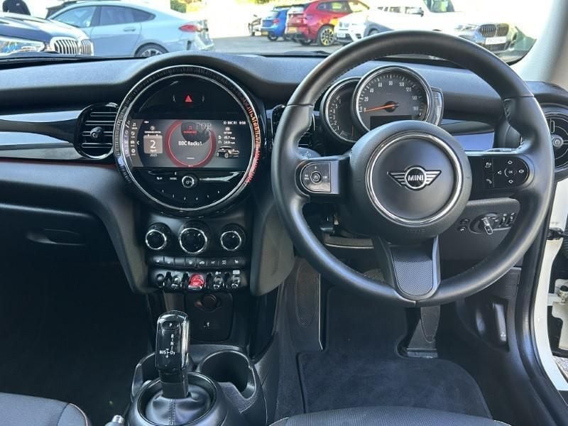 Used Mini Cooper Classic 134 HP (98 kW) 2022 White Hatchback