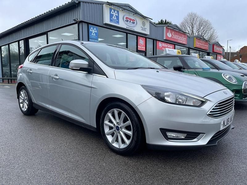 Used Ford Focus Titanium 125 HP (91 kW) 2018 Silver Hatchback