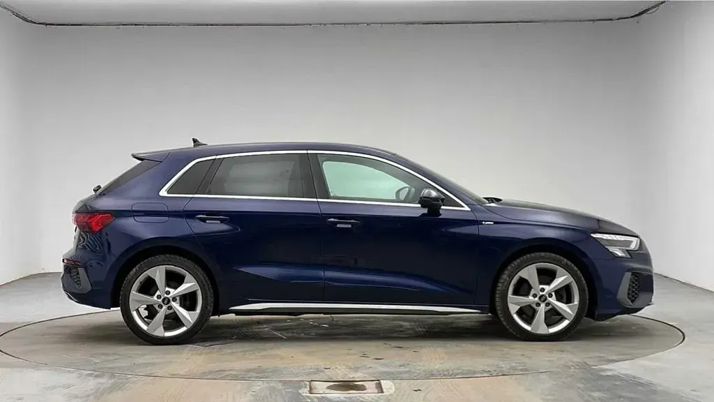 Used Audi A3 Sportback S-Line 204 HP (150 kW) 2022 Blue Hatchback