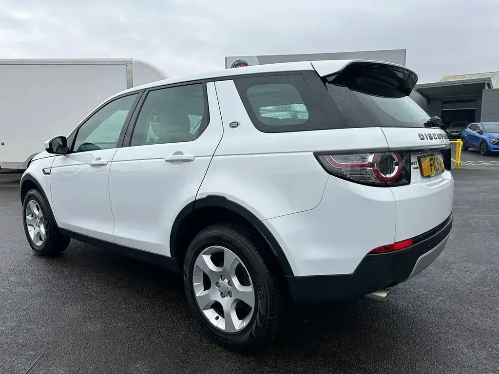 Used Land Rover Discovery 5 HSE 150 HP (110 kW) 2018 White SUV