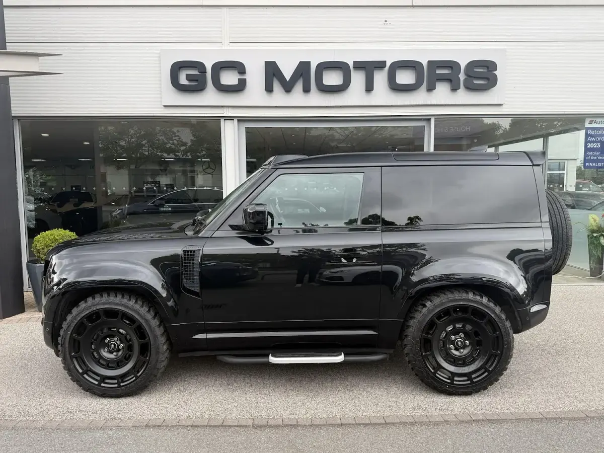 Used Land Rover Defender S 400 HP (294 kW) 2022 Black SUV