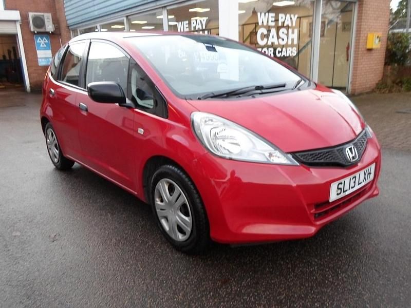 Used Honda Jazz S 90 HP (66 kW) 2013 Red Hatchback