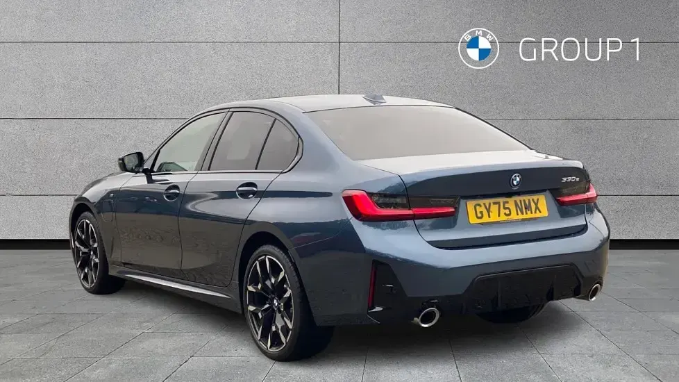 Usado BMW 330e M Sport 292 HP (214 kW) 2025 Azul Sedan