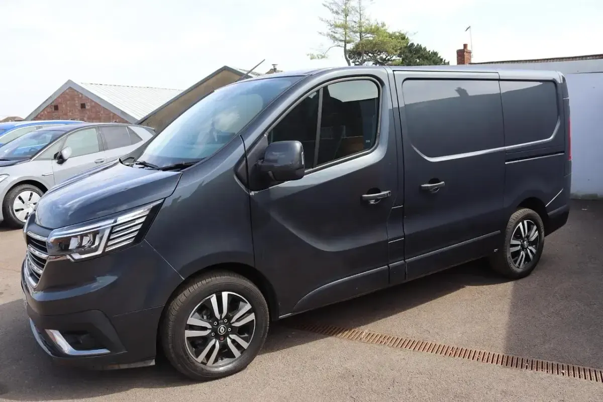 Used Renault Trafic 168 HP (123 kW) 2023 Grey