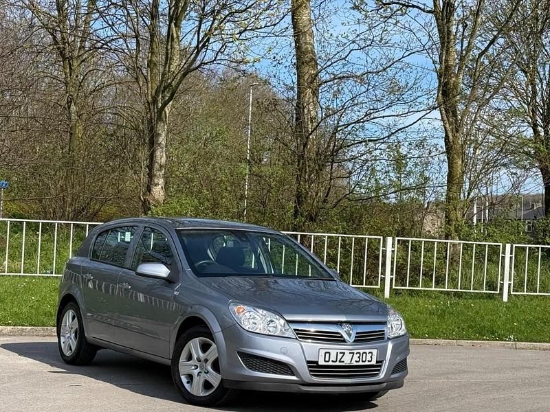 Used Vauxhall Astra Active 2009 Silver Hatchback