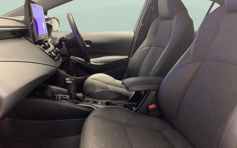 Used Toyota Corolla Design 140 HP (102 kW) 2026 Hatchback