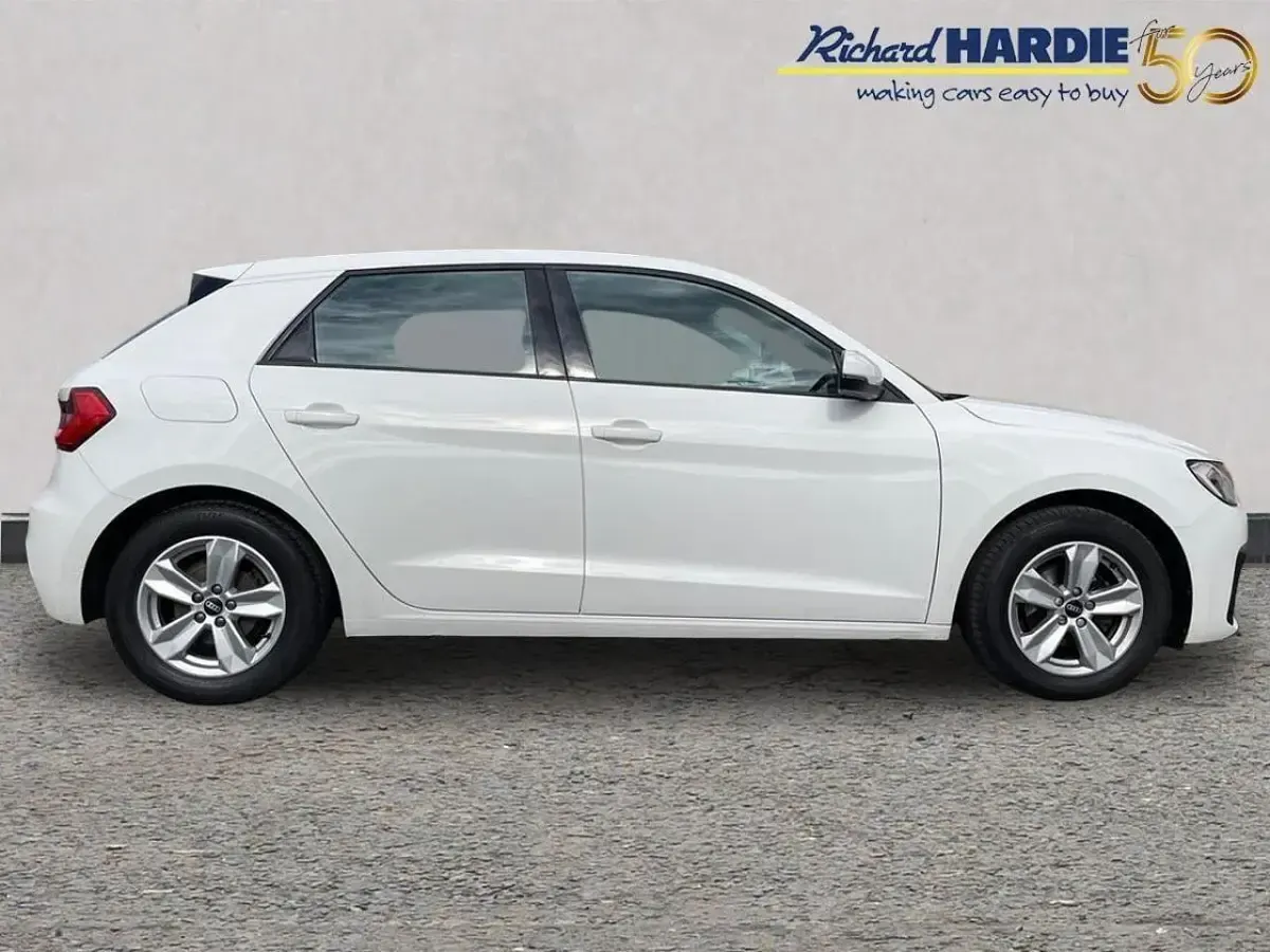 Used Audi A1 Sportback Design 94 HP (69 kW) 2021 White Hatchback