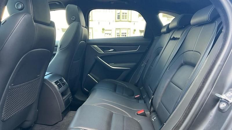 Second-hand Jaguar F-Pace R-Dynamic 404 CP (297 kW) 2023 Argintiu SUV