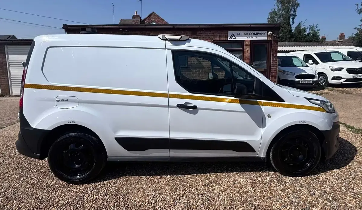 Used Ford Transit Connect 100 HP (73 kW) 2018 White MPV