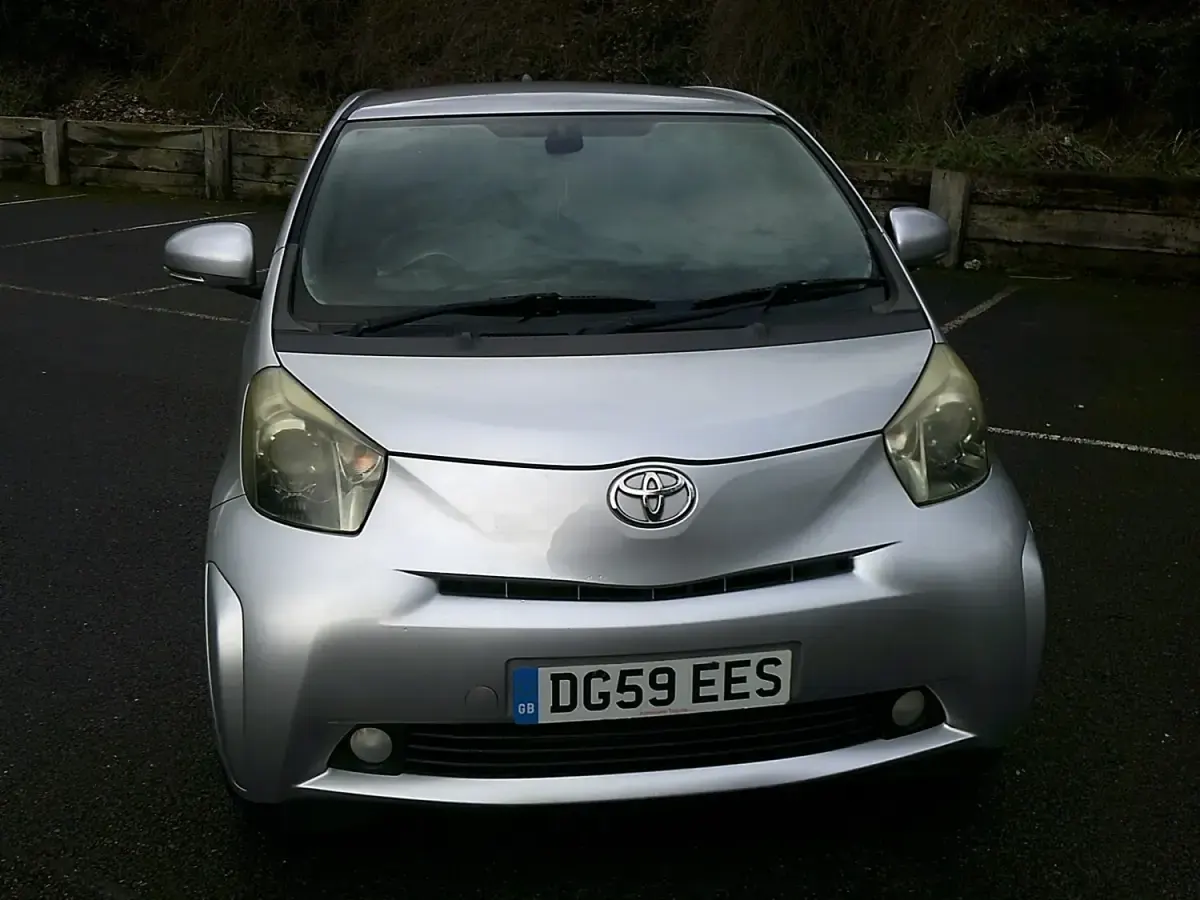 Used Toyota iQ 68 HP (50 kW) 2009 Silver Hatchback