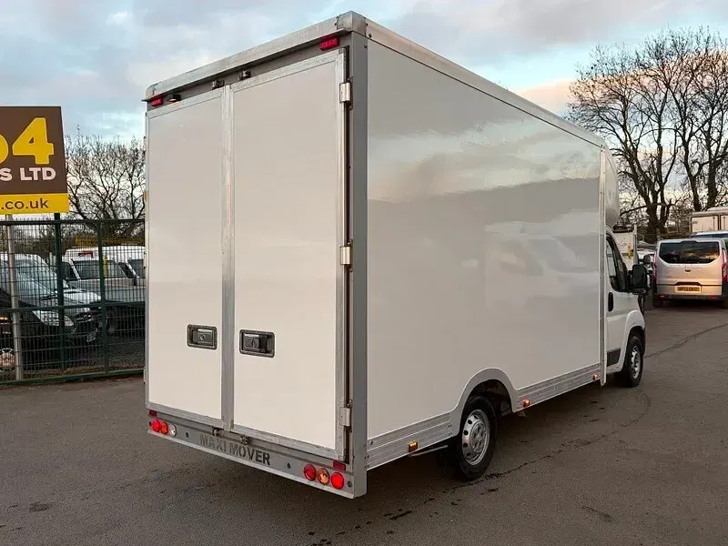Used Peugeot Boxer 130 HP (95 kW) 2017 White Van