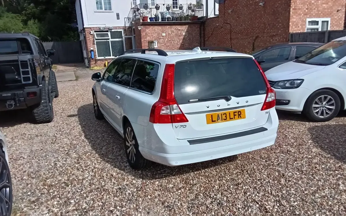 Used Volvo V70 SE 180 HP (132 kW) 2026 White Estate