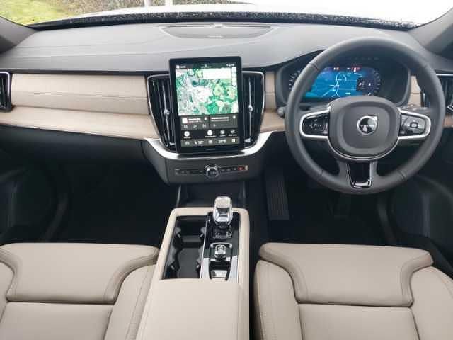 New Volvo XC90 Plus 250 HP (183 kW) 2025 Red SUV