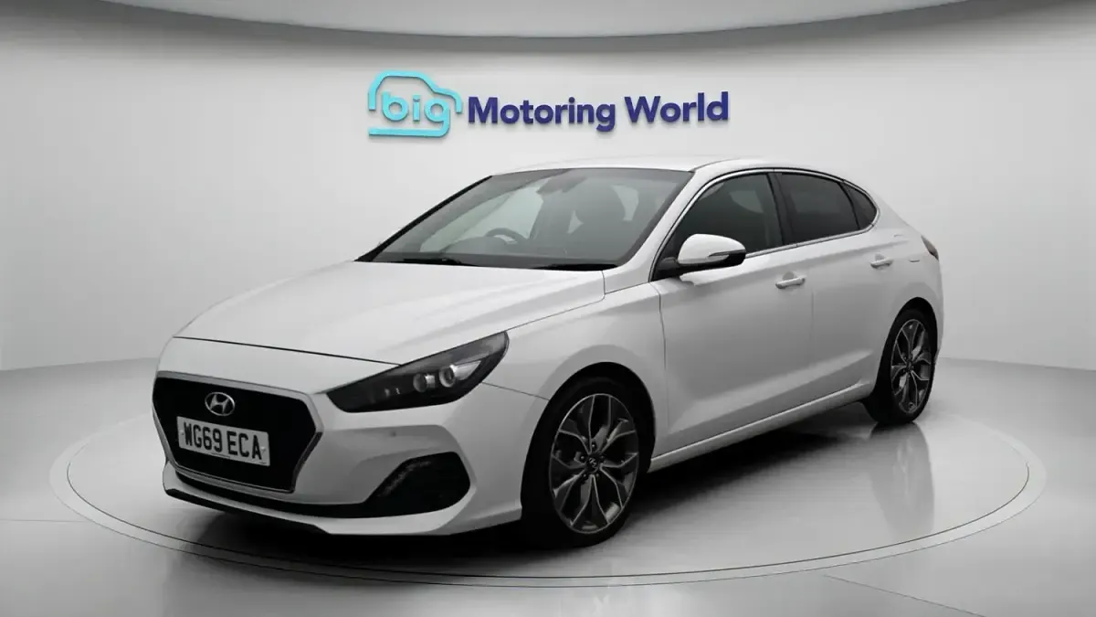 Used Hyundai i30 Premium 140 HP (102 kW) 2019 White Hatchback
