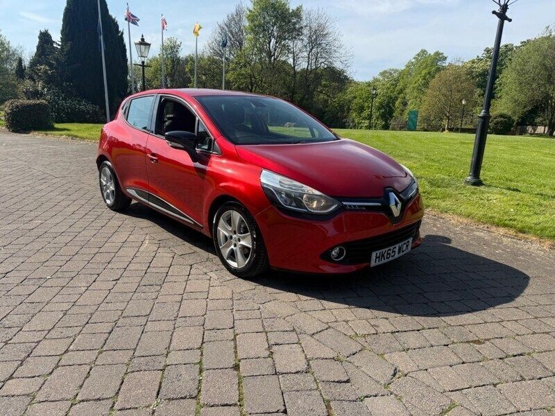 Red Used 2015 Renault Clio IV Dynamique Hatchback | £5,100 (Fair price) - Image 1/4