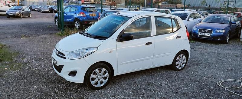 White Used 2012 Hyundai i10 Classic Hatchback | £1,995 (Good price) - Image 1/4