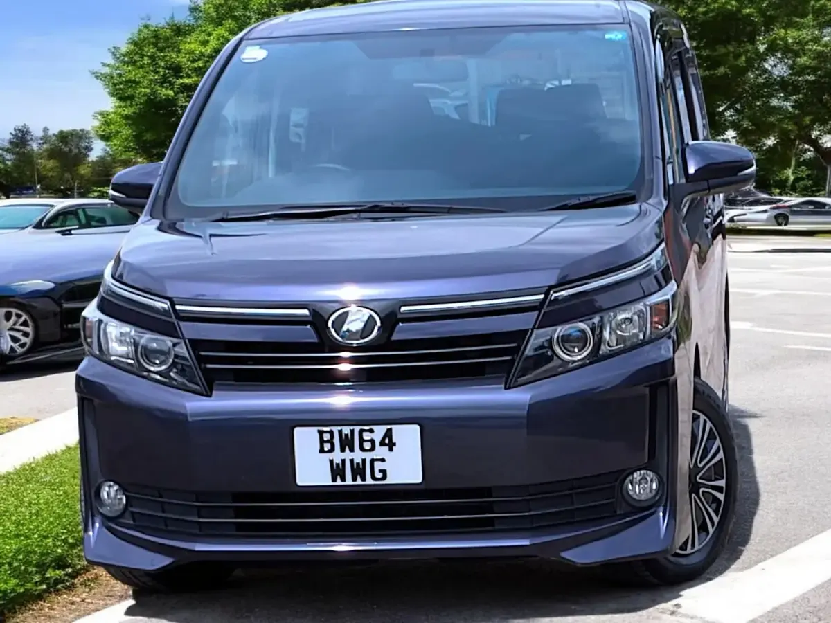 Used Toyota Voxy 2014 Purple MPV
